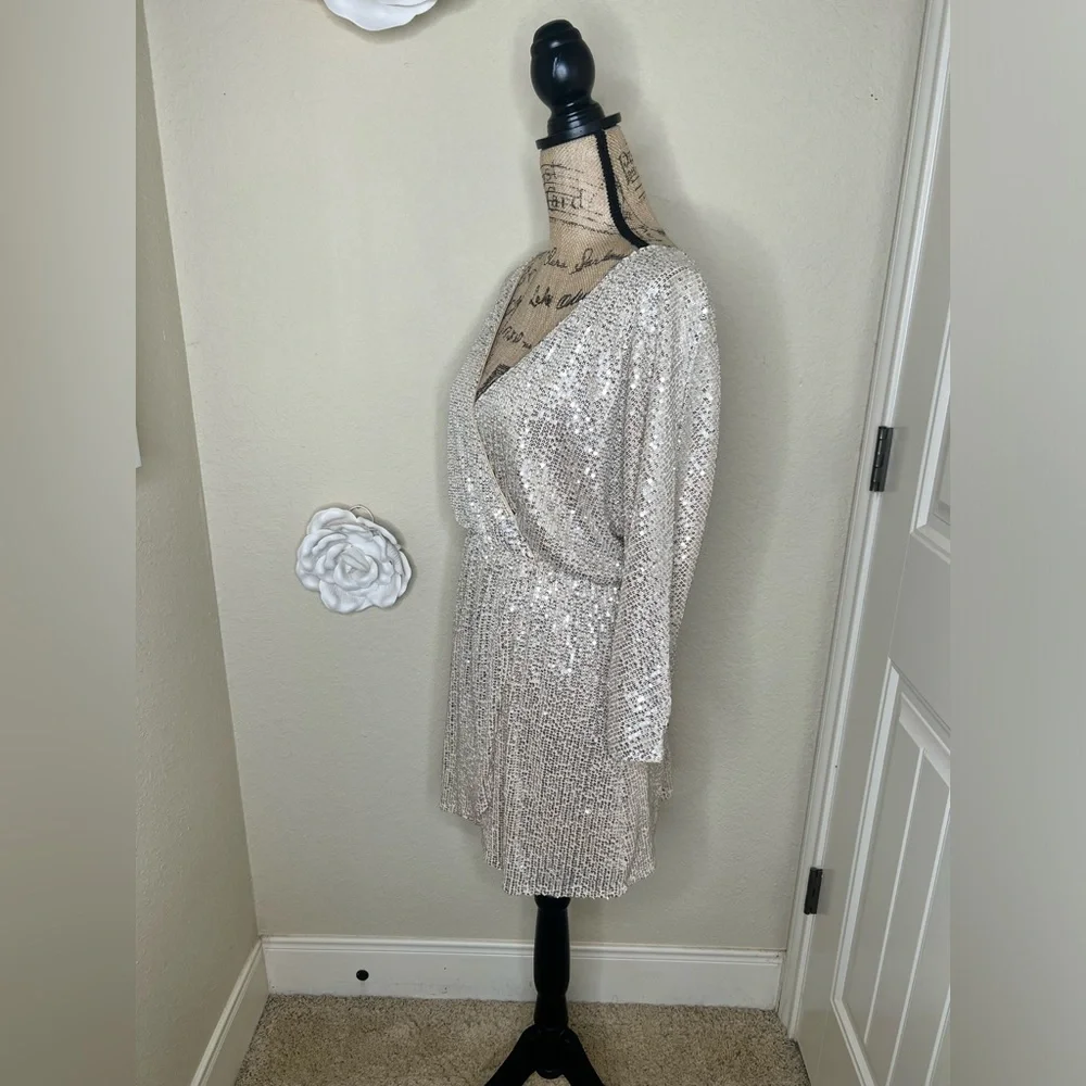 NTM: Silver Sequin Mini Dress Surplice V-Neck Long Sleeve Cocktail Holiday Glam - Picture 10 of 16